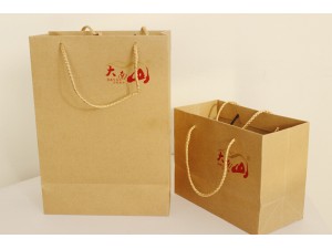 牛皮紙禮品袋，環(huán)保高檔，簡潔大方。